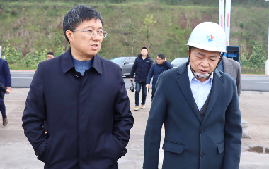 南溪區(qū)委書記、南溪經(jīng)開區(qū)黨工委書記劉剛率隊調(diào)研遠東股份宜賓智能產(chǎn)業(yè)園