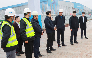 南溪經(jīng)開(kāi)區(qū)黨工委副書記、管委會(huì)主任李勇一行蒞臨遠(yuǎn)東股份宜賓智能產(chǎn)業(yè)園調(diào)研指導(dǎo)