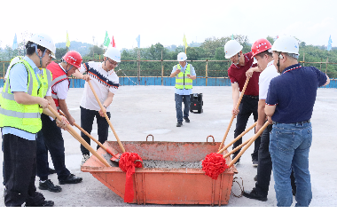 喜封金頂！宜賓遠(yuǎn)東電纜二期交聯(lián)機(jī)主機(jī)樓圓滿封頂，產(chǎn)能升級再啟新程。